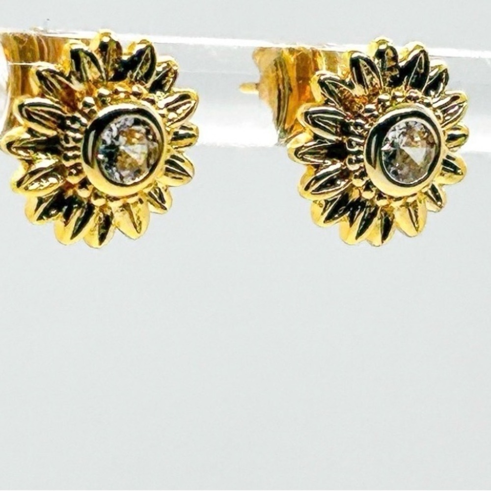 + 18K Gold Plated Sunflower Stud Earrings - Picture 3 of 3